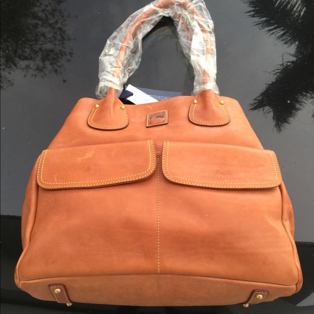 20% OFF!  NWT GIANT TAN Dooney Leather Pockets Weekender! HP:-) Happy July 4 '23